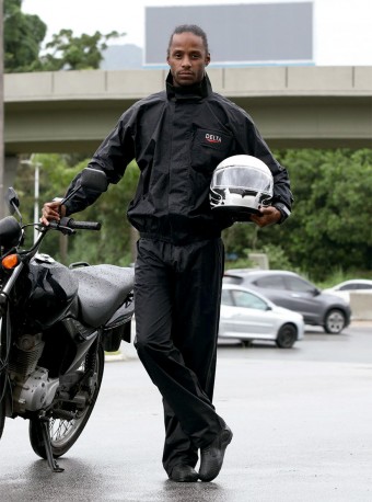 CONJUNTO CHUVA NYLON MASCULINO PRETO C/ BOLSO M DELTA