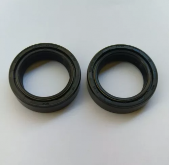 RETENTOR SUSP. TITAN 150/ NXR 125/ NXR 150/ CBX 200 STRADA/ MAX (C/TAPA PÓ) ORIGINAL HONDA