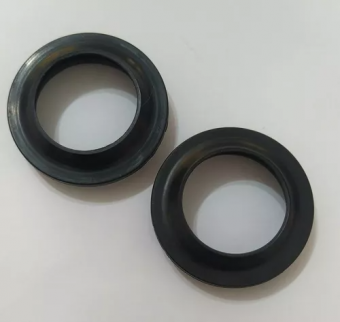RETENTOR SUSP. TITAN 150/ NXR 125/ NXR 150/ CBX 200 STRADA/ MAX (C/TAPA PÓ) ORIGINAL HONDA